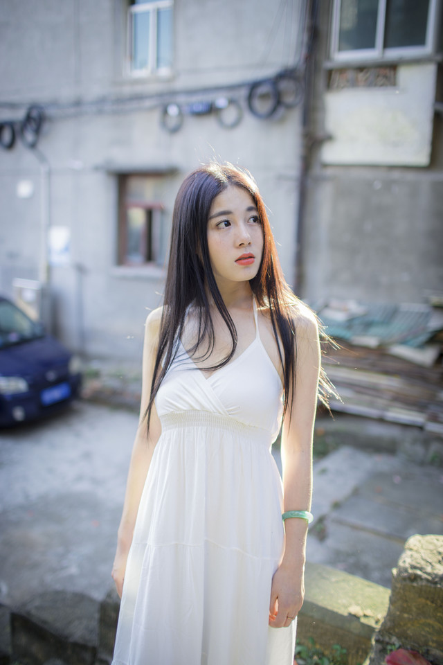 长发美女森林清纯图  第4张