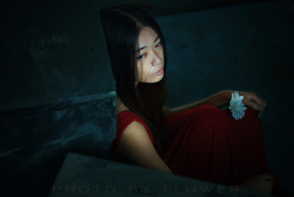 忧伤美女的长裙迷人图  第8张