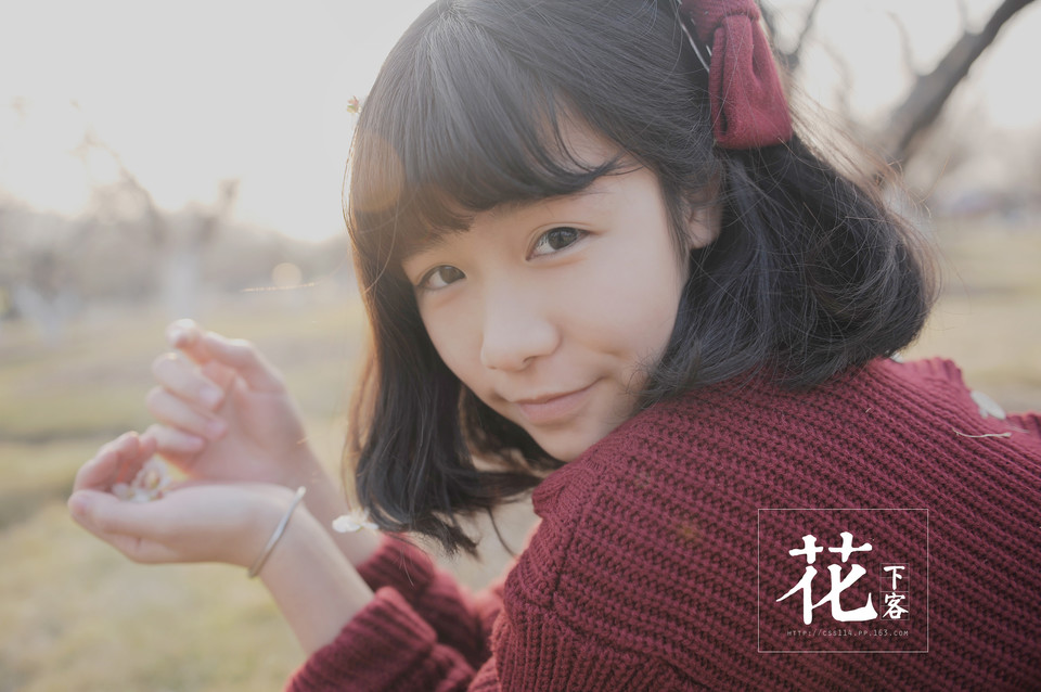 花下清纯卖萌美女  第20张
