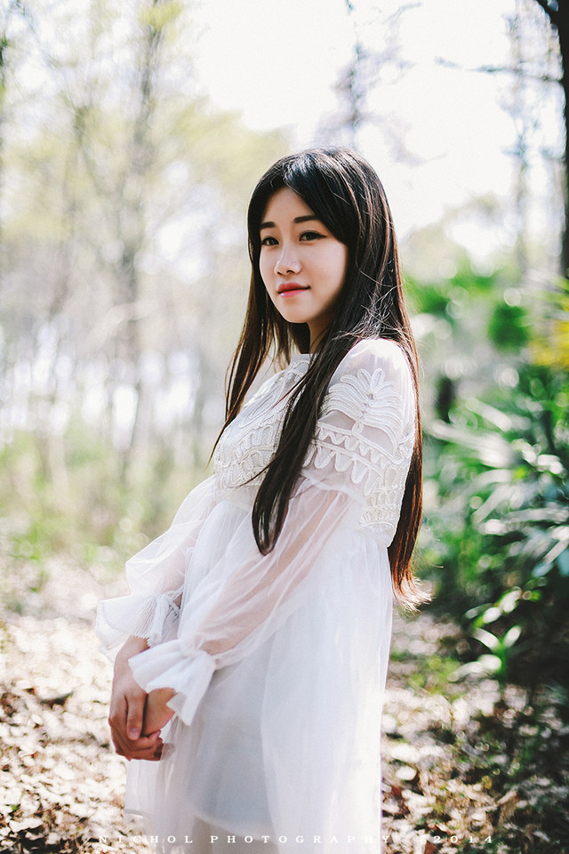 小清新女子森林小路的清纯美女  第9张