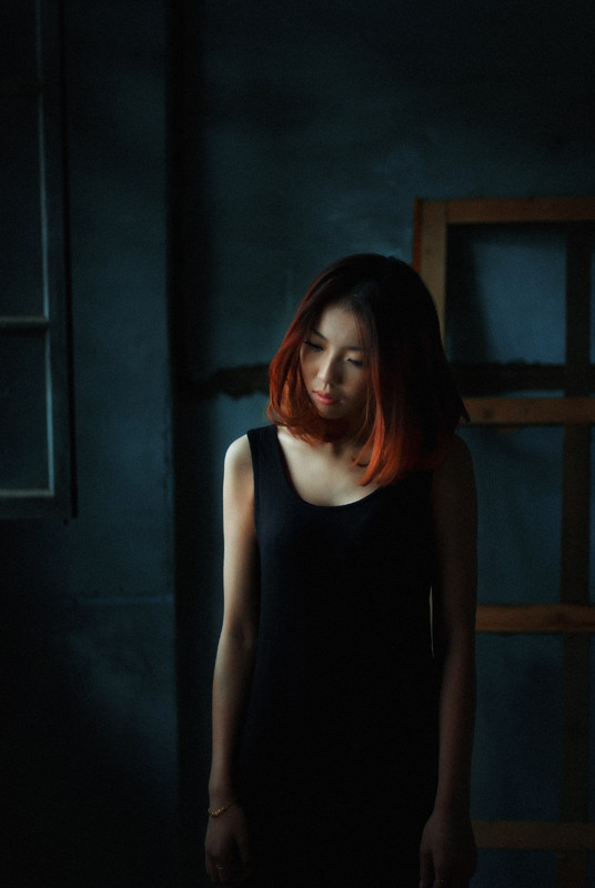 黑裙女子废楼的沉淀图  第12张