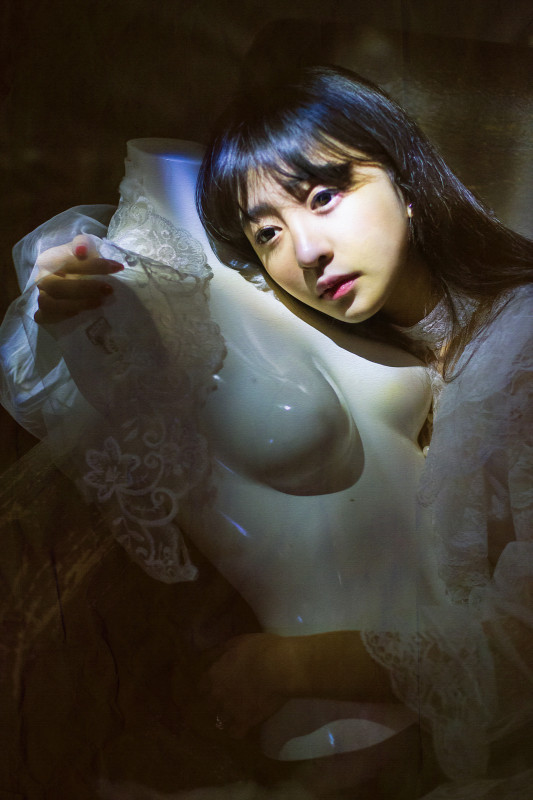 白裙少女私房忧郁迷人图  第8张