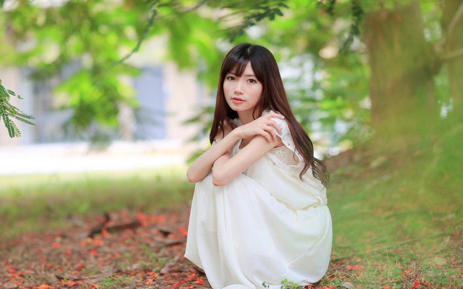 清纯甜美姑娘户外图  第5张