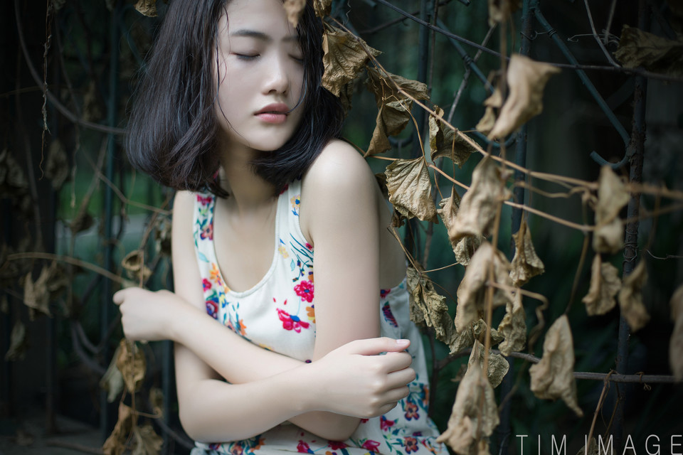 短发美女清凉一夏写真  第9张