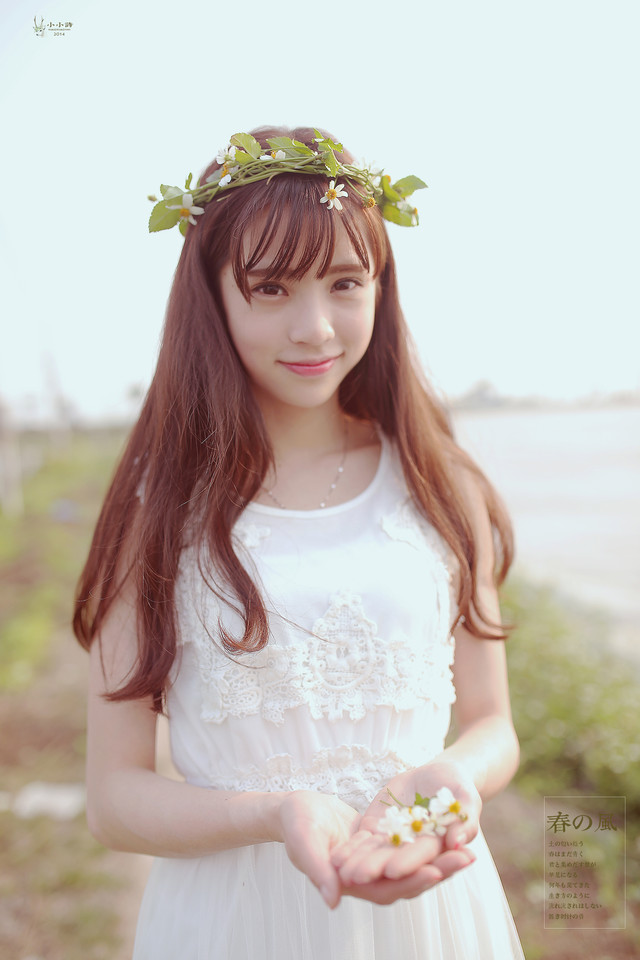 花环女子的清纯户外图  第13张