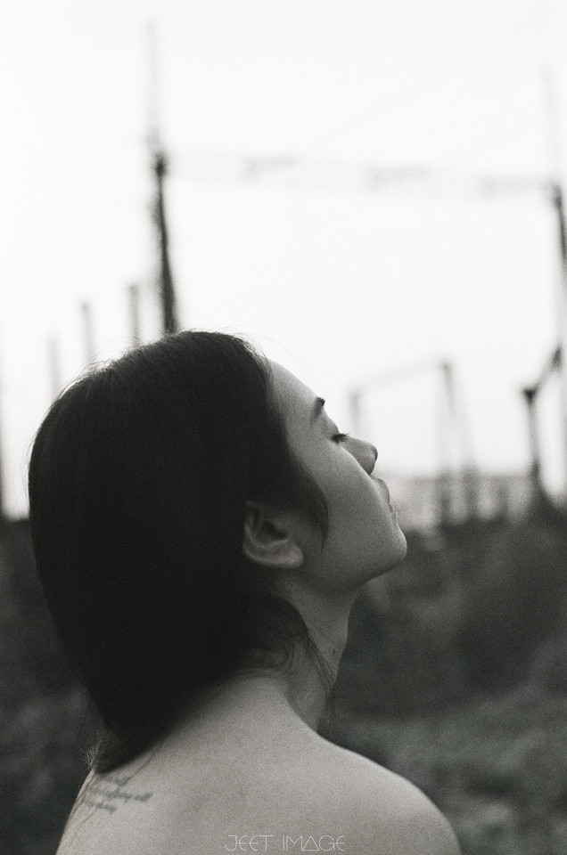 红裙女子白皙肌肤迷人写真  第18张