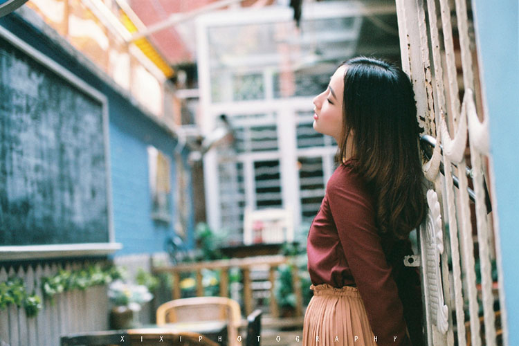 清晨出现在咖啡馆的妖艳女子  第5张