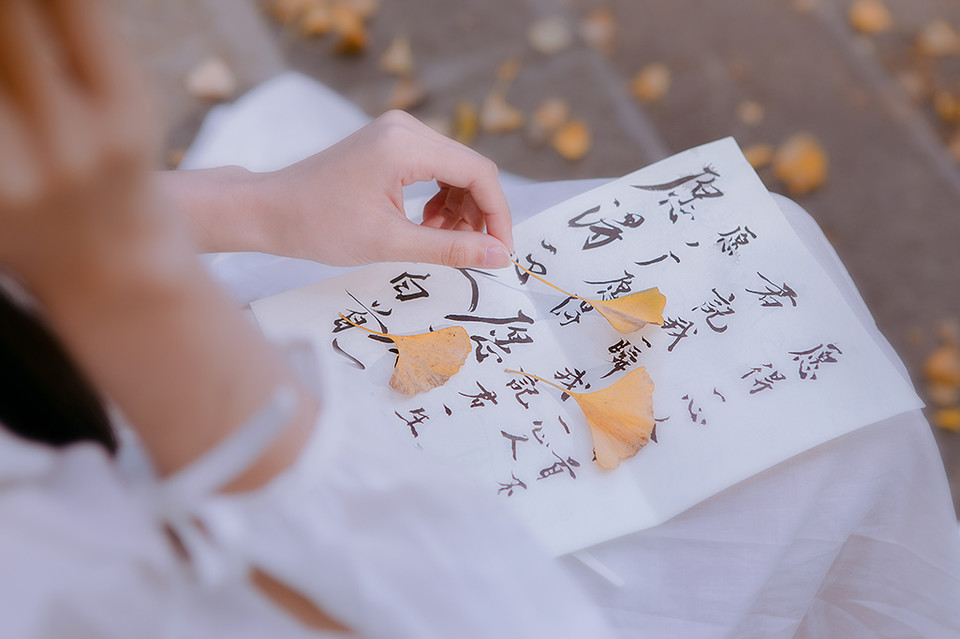 清纯女子户外迷人白裙  第14张