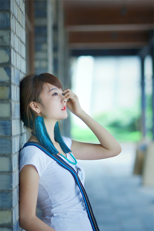 油纸伞的娇小女子的清纯图  第9张