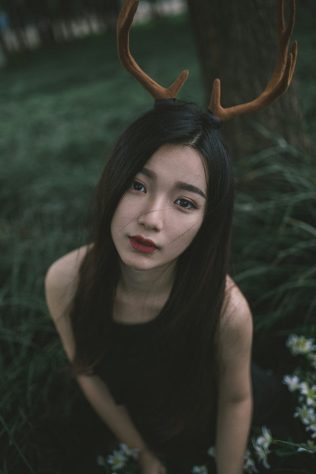 麋鹿女子森林唯美清纯图  第12张