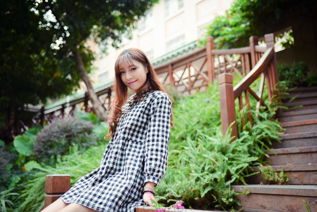 格子长裙女子的秀气写真  第20张