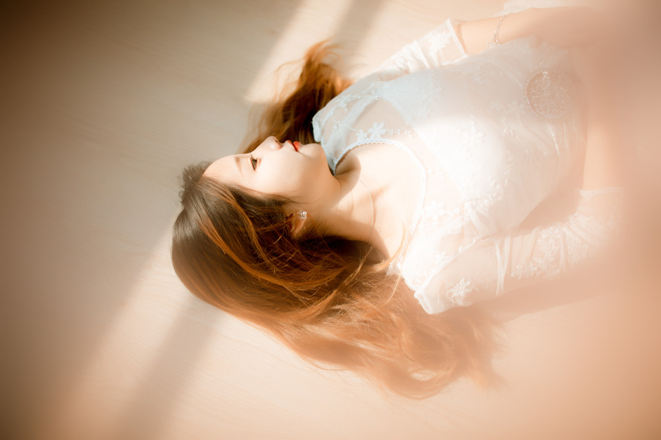 白裙少女私房清纯迷人图  第7张