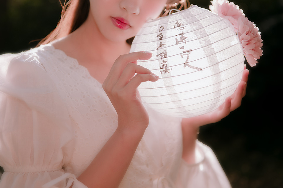 清纯女子户外迷人白裙  第13张