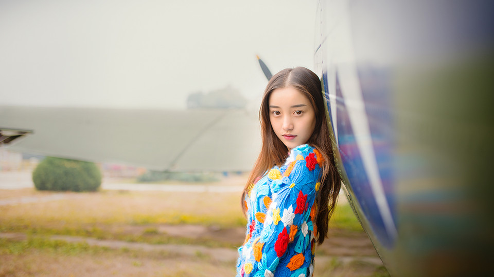 长发女子户外清新甜美风  第4张