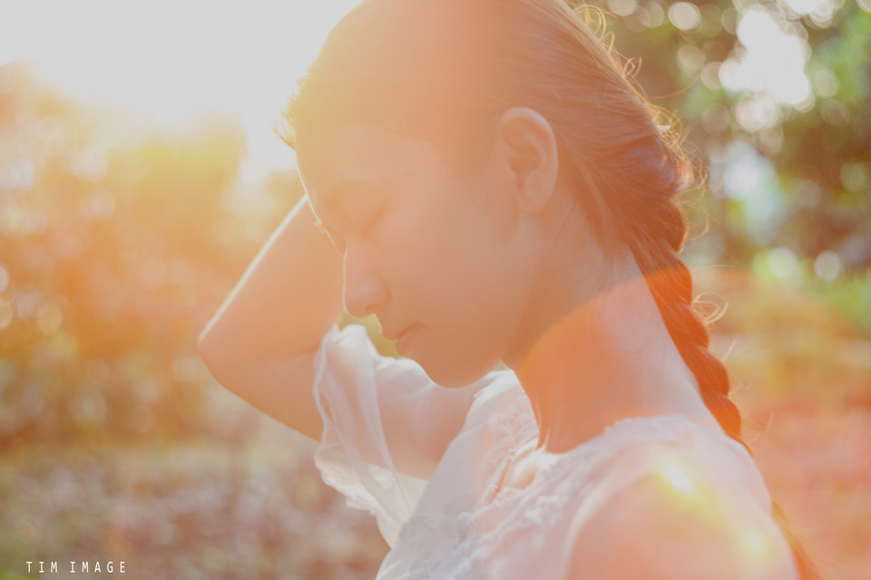 长裙女子纪念青春时光  第8张